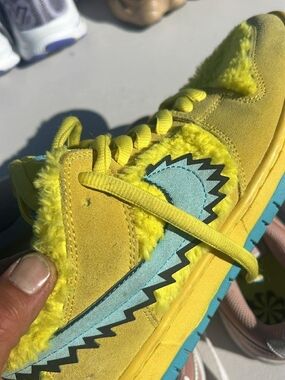 nike dunk low sb x grateful dead yellow bear size 11